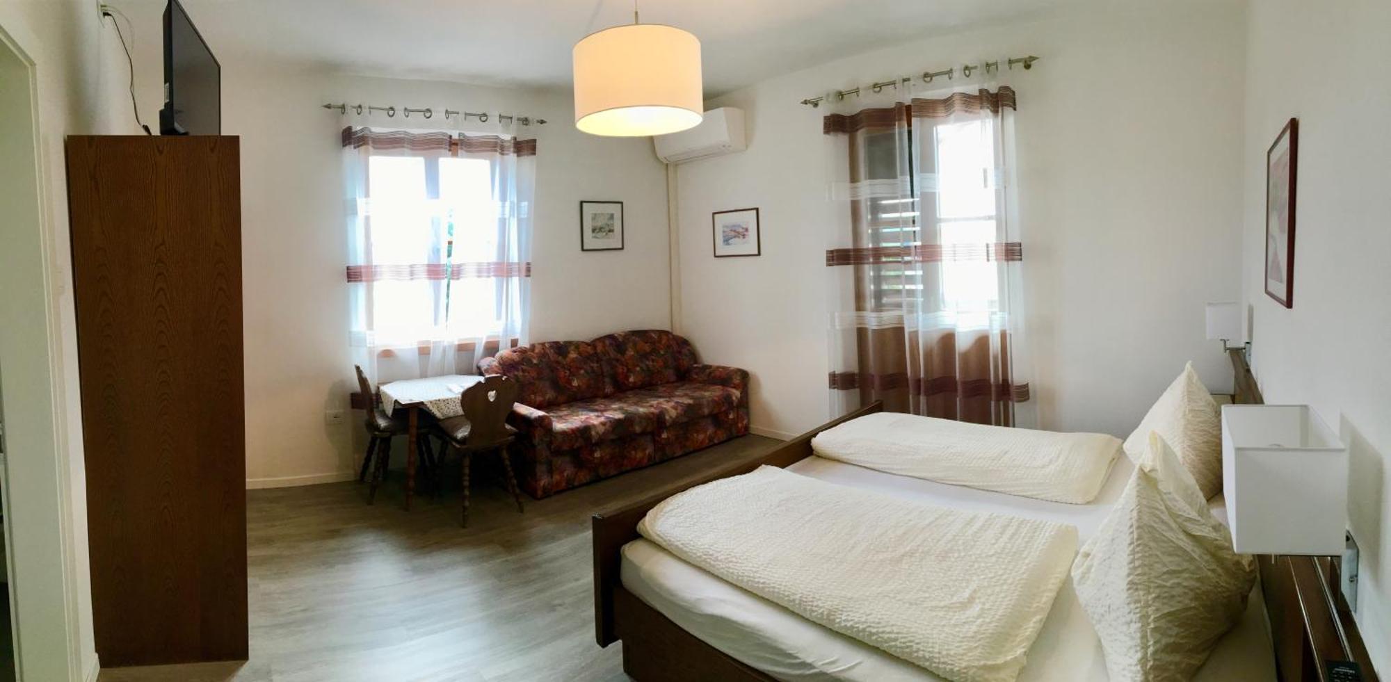 Garni Guflhof Bed & Breakfast Caldaro Bilik gambar
